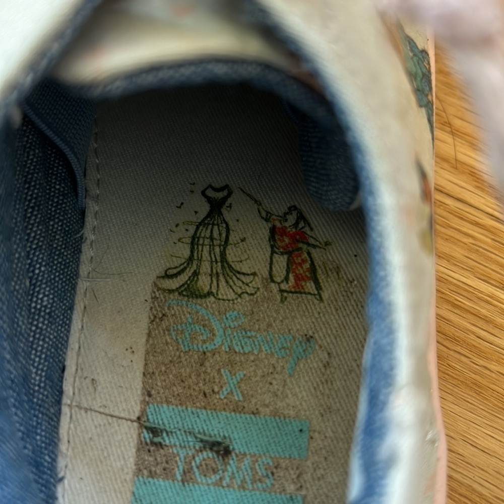 Disney TOMS Princess Aurora Sleeping Beauty Girls Size 3 Sneakers - Picture 10 of 11